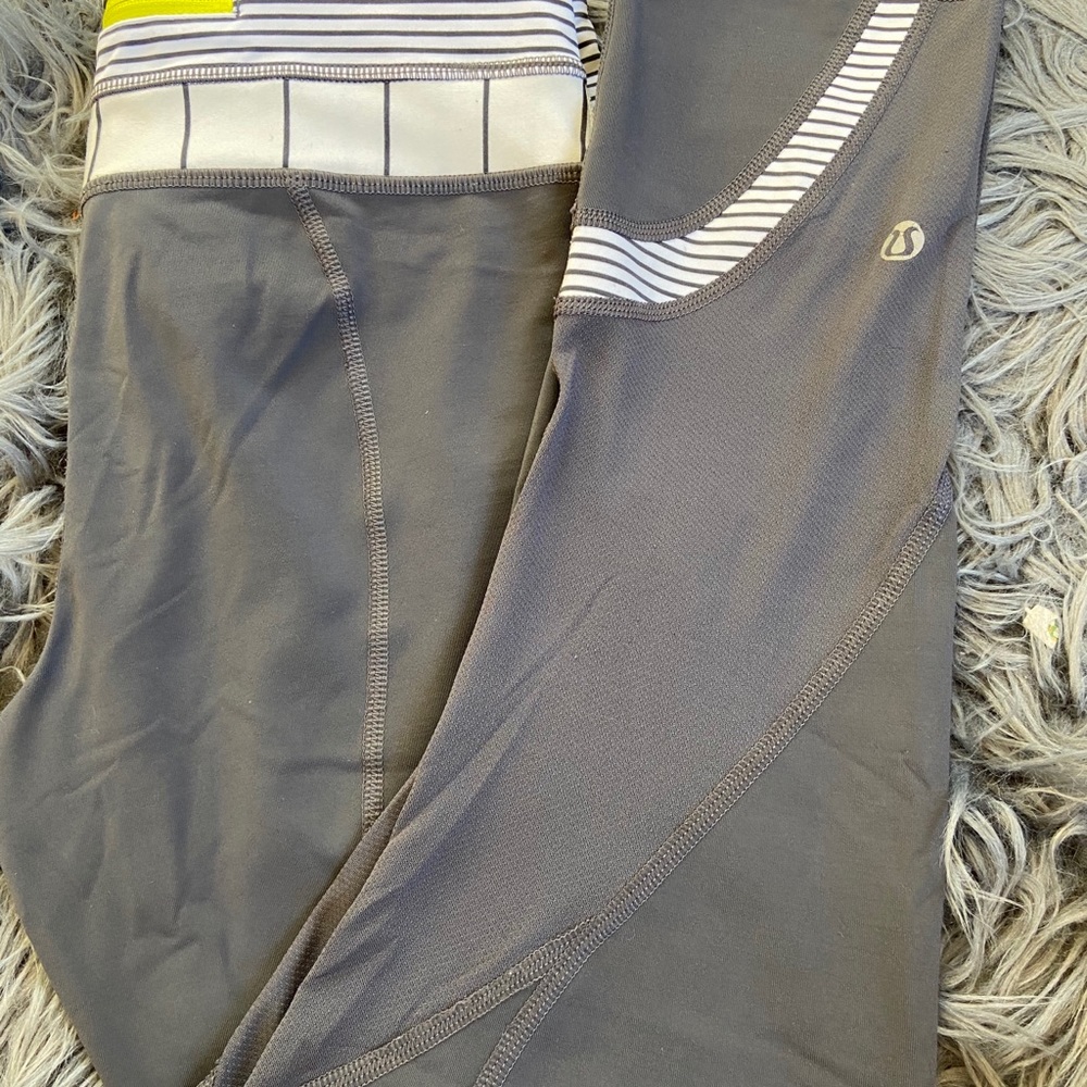 Lululemon Run Inspire Crops Capri 4 Gray White - Picture 3 of 16